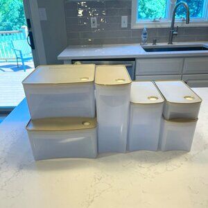 Never Used Tupperware ShelfSmart Container Set